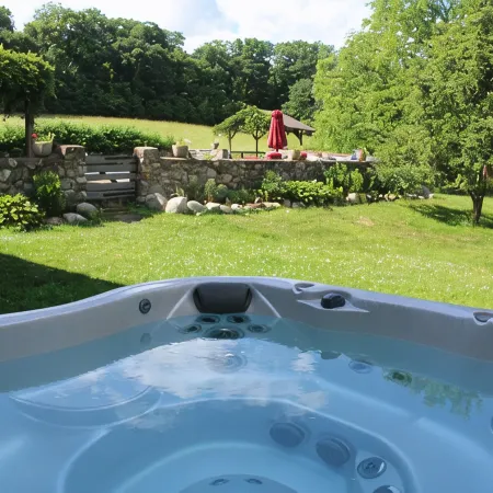 Lavender Hill Estate, Private 37 acres,1.5 hour from NYC, Heated Pool, Jacuzzi,
