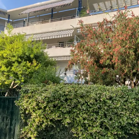 New Studio Apartment in Cannes with Private Parking and Swimming Pool