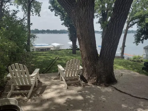 Beautiful, Quiet and Fully Renovated Lakehouse on East Okoboji Lake. - 3-Star