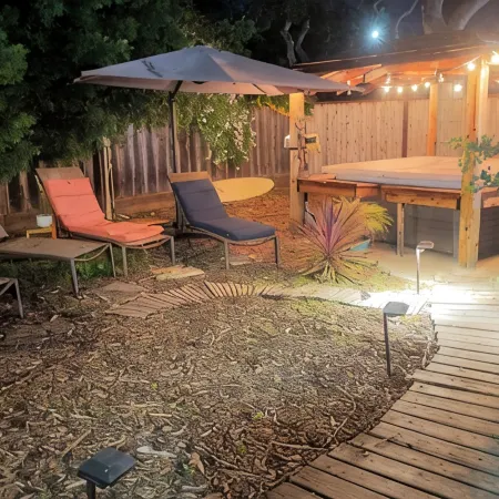 Charming 3-bedroom in Del Rey Oaks with AC, WiFi hot tub & all the hot comforts