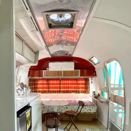Chungju Coffee Museum Glamping Caravan Pension Отели рядом с достопримечательностью «Храм Токчуса»