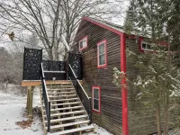 Barn Off the beaten path yet close to everything. - 4-Star