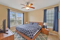 Luxury Seawall Beachfront Condo, Spacious, Quiet, 2 Resort Pools Galveston - สระว่ายน้ำส่วนตัว