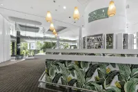 Hilton Cairns - Bintang 5