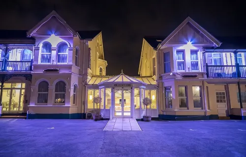 The Windsor House Hotel - Beach
