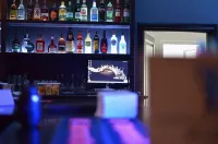 Central Plaza Hotel - bar