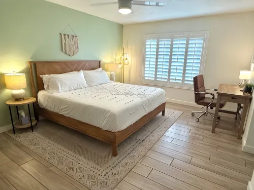Cozy Remodel, Diving Pool & Hot tub, Great Location Near Entertainment! - 3-Star