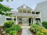 Stylish 2nd floor Ocean Edge condo