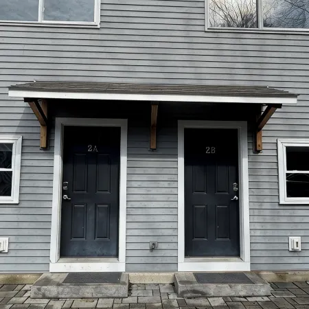 Lakefront  3-bedroom Duplex  on Lake Winnisquam, docks, Beach, WiFi, AC.B2A