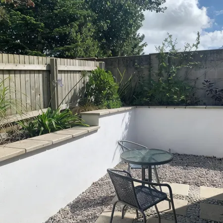 Trevone, Padstow-Modern Apartment minutes from sandy beach and SW coast path