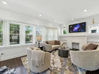 Cozy 5BR Chicago Retreat Sleeps 10 Hotels near Bronzeville Children's Museum