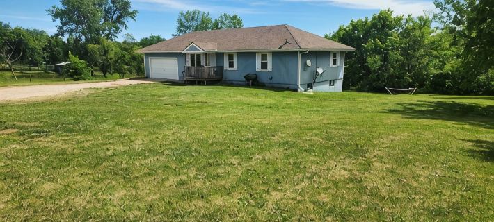 B&S Creekside Retreat - Private 21 acre 2-bedroom 2-bath w/ Creek & Trails Hotels in Johnson County