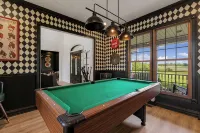 Luxury 5Br Estate: Bourbon Bar, Spa, Pool, 100" Cinema, 12 Mins to Bardstown