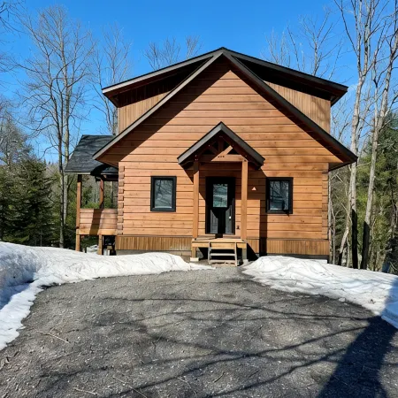Luxury Muskoka River Log Cabin