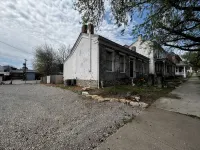 Historic brick 2-bedroom house in downtown Hannibal with off street parking WiFi - Wifi
