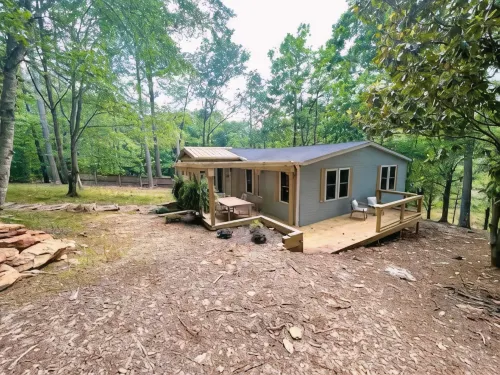 "Retro Retreat" Lakefront House