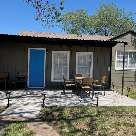 Family-Friendly, Modern & Comfortable 3Br Lubbock Home with a King Bed.