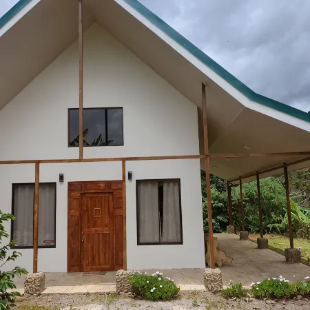 Swiss chalet style cottage Отели в г. Копей