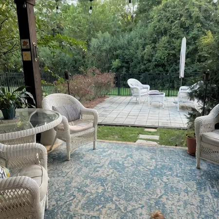 Charming 3-bedroom townhome with WiFi and AC in Auburn