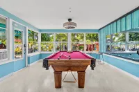 Beachy Keen Charming 2-bedroom 6 min from the beach . Sleeps 8ppl~ boat/RV pking - Bungalows