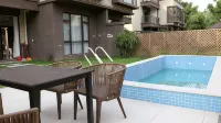 InSide Homestay (Foshan Midea Luhu) - مسبح خاص