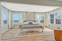 Kick back and enjoy the Chesapeake & this 3-bedroom, relaxing, stylish space.