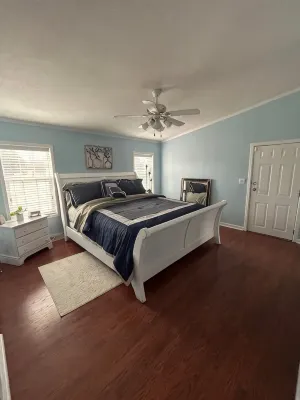 Spacious Cozy 4 BR Home w/ Wi-Fi & Free Parking - Wifi