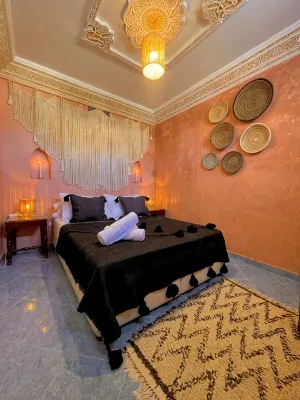 Uniquely styled apartment with private terrace - Condos