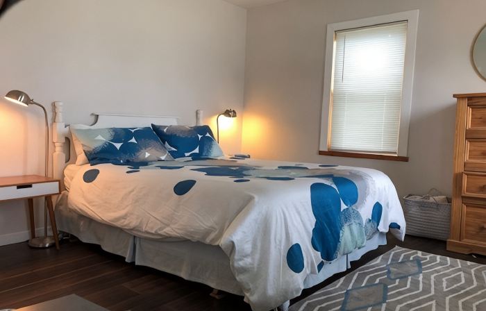 Walking distance to downtown Elk Rapids, Elk Lake and dining