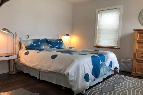 Walking distance to downtown Elk Rapids, Elk Lake and dining