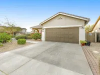 NEW! Cozy desert getaway with private backyard and seasonal pool! Hotels in New River
