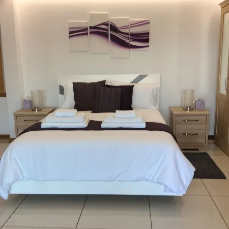 Funchal Old Town Villa Exceptional Ocean Views 5 min walk to shops & restaurants
