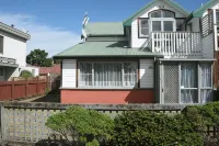 Riverside Townhouse with room for all the family, great location & WIFI - Wifi