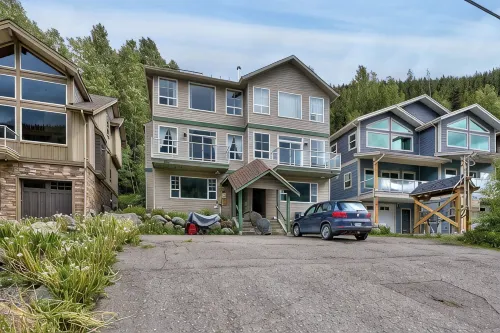 The Marmot's Den - Large Family-Friendly Ski Retreat in Sun Peaks