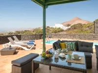 Luxury villa, swimming pool, sea views, A/C, BBQ, WIFI, Hotels in Conil