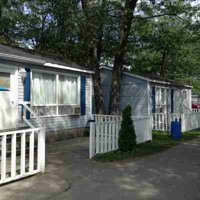 Walk to Beach 1 • Sleeps 9 • Free Parking & WiFi Hotel Exterior