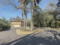 Homosassa River Retreat with Pool, Dock, Fire Pit & Water Sports - 4-Star