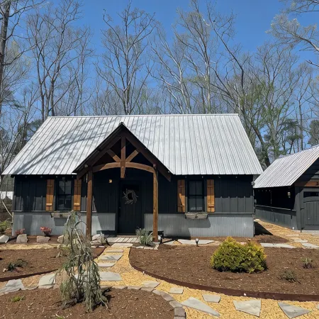 Charming 2-BR 1BA with private hot tub near McLemore, Cloudland Canyon State Pk.