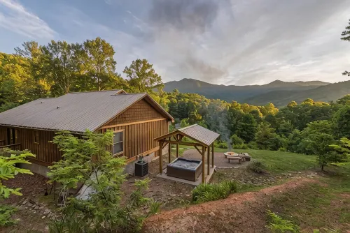 Sunset Ridge! Hot Tub+Fire Pit+Grill, WiFi, Mtn Views, Easy Access, Nearby Town! - Chalets