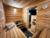 HOT TUB and SAUNA at 'CHIC HIDEAWAY''  Paw Paw Lake Golf club across the street - 4-Star