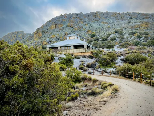 Spacious Artist Loft  in Tehachapi - Boutique