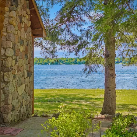 Nick's Lakeside Lodge