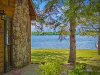 Nick's Lakeside Lodge