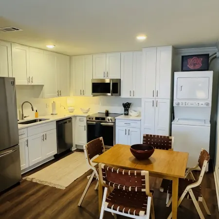 Downtown Auburn Retreat- Walking distance to Stadium, Toomer's & More!