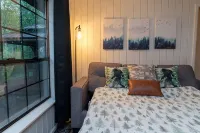 Bigfoot Bungalow — Creekside Paradise - 3 tähden