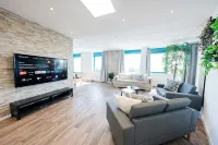Design Penthouse - 4BR - 2 Bath - Rooftop - Whirlpool - 2 Parking - Condos