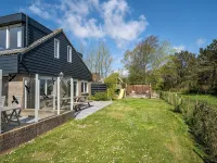 Child Friendly, 5 bedrooms, 2 bathrooms, 3 Toillets, Sauna, large garden Hotels in De Cocksdorp
