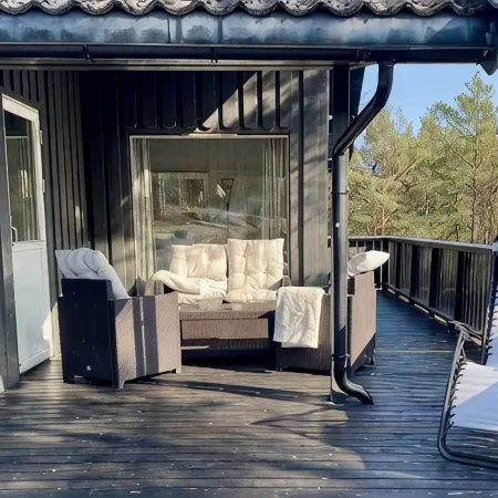 Cozy vacation home in southern Norway (Tromøy, Arendal) with a boat and a pier.