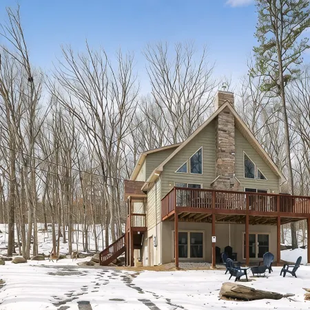 Lake House in the Summer, Ski Chalet in the Winter, Dog Friendly!
