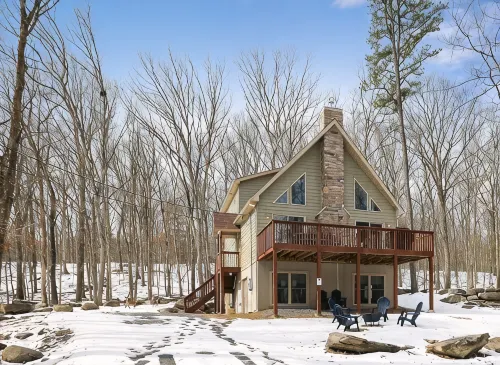 Lake House in the Summer, Ski Chalet in the Winter, Dog Friendly!